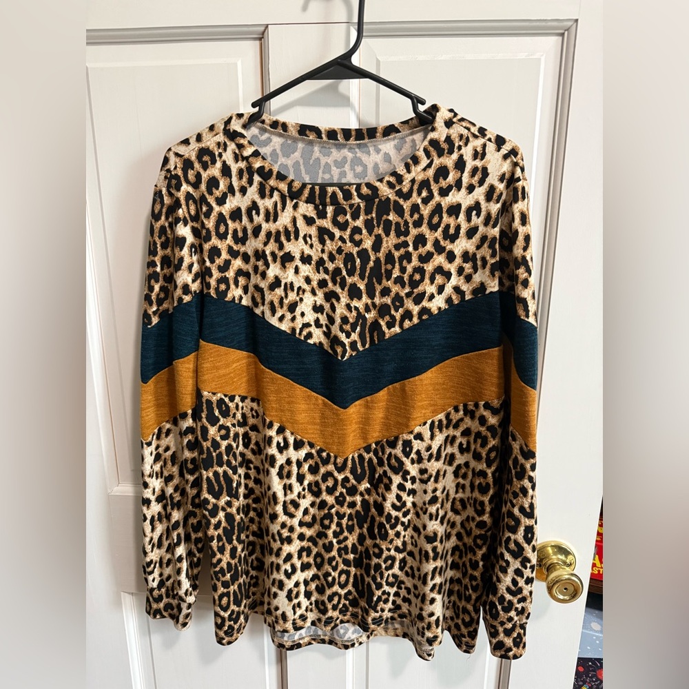Boutique Leopard Print Chevron Long-Sleeve Top in Mustard & Teal Large